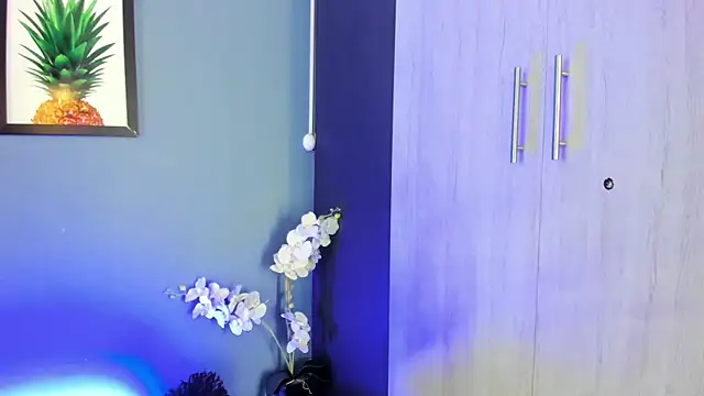 PerlaRogerss  online show from April 27, 10:23 am