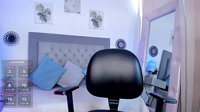 julietha Vega online show from April 25, 7:55 pm