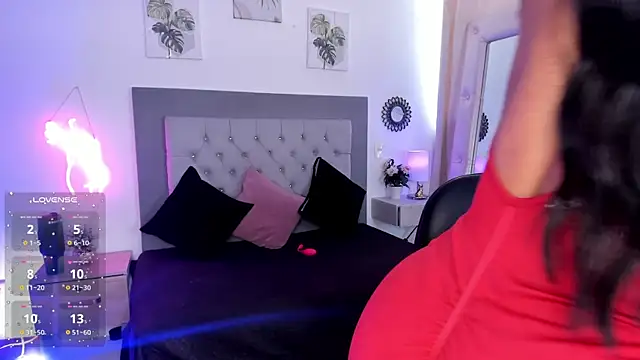 julietha Vega online show from April 24, 6:33 pm