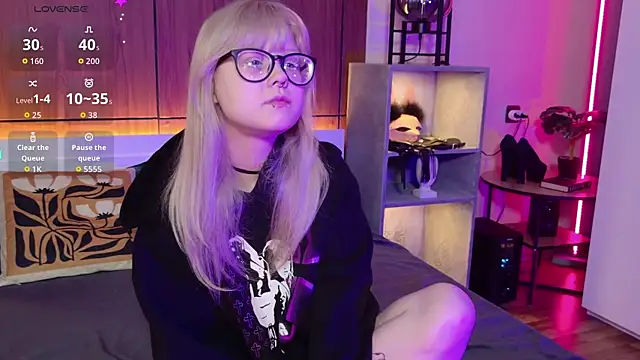 MoliQin online show from April 19, 8:14 am