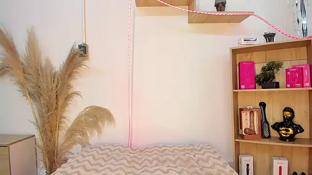 Tylla   online show from April 26, 4:10 am