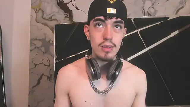 Couple In Heat online show from April 21, 8:49 pm