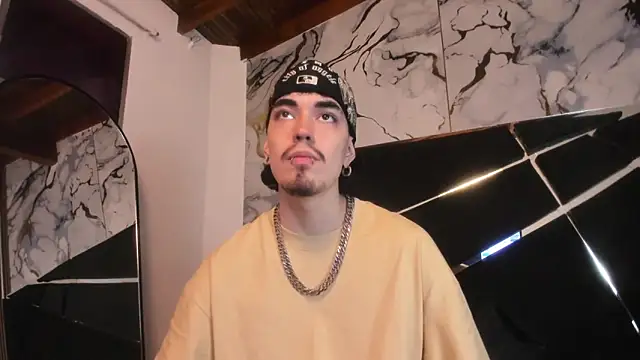 Couple In Heat online show from April 23, 8:33 pm