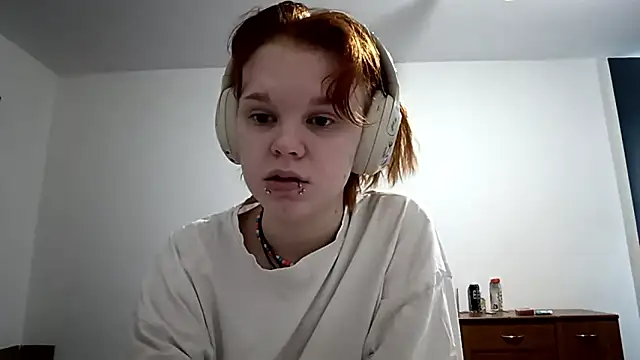 CurlaPettyBom online show from March 7, 9:16 am