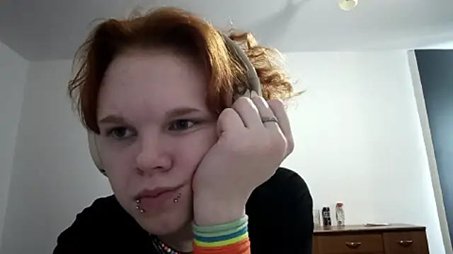 CurlaPettyBom online show from March 12, 9:56 am