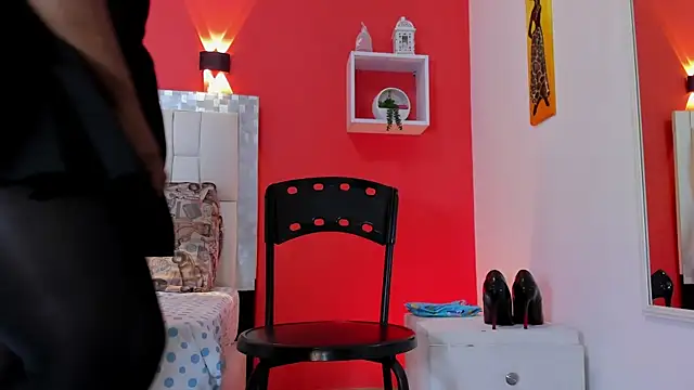 Kendal hot69  online show from April 20, 7:50 pm