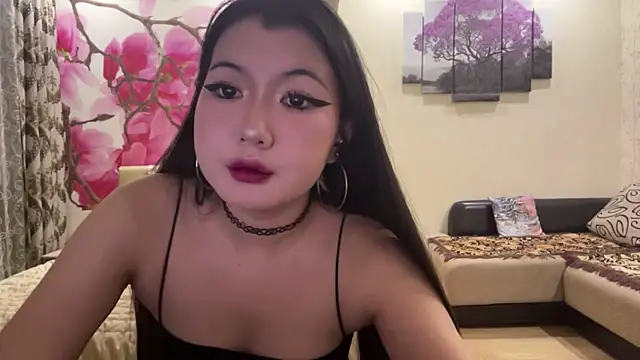 MaeRaads online show from April 23, 9:28 pm