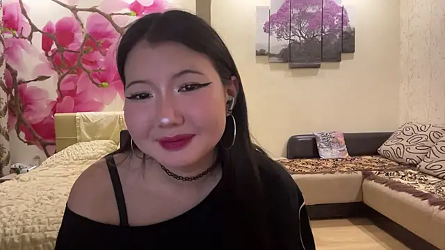 MaeRaads online show from April 25, 10:40 pm