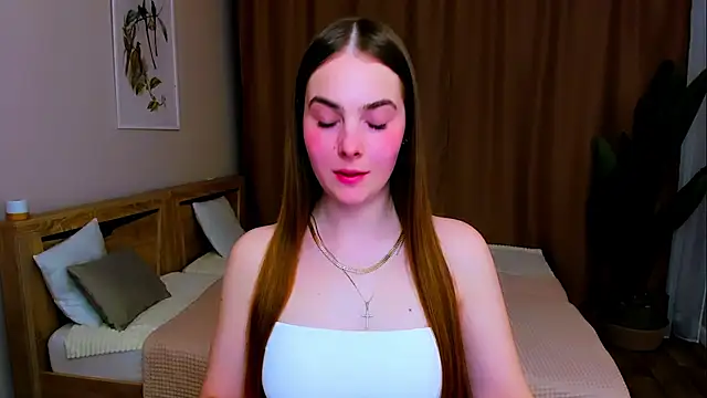 Maddy Wood  online show from April 13, 7:47 pm