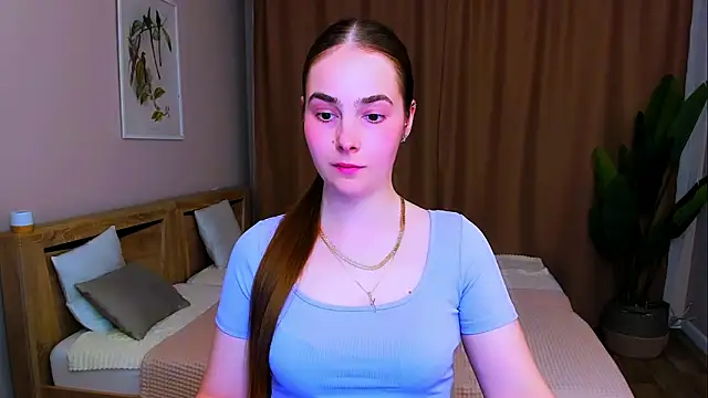 Maddy Wood  online show from April 18, 7:07 pm