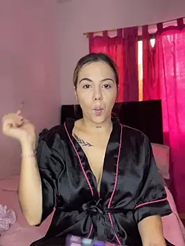 estefasinclair online show from April 22, 6:27 pm