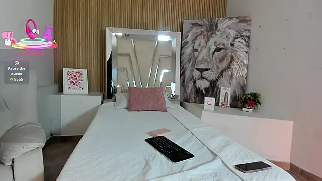 SiaFoxx  online show from February 25, 6:01 am