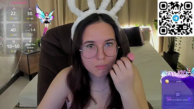 leylamirage online show from April 22, 1:30 pm