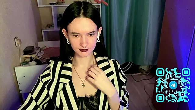 MabelDefina online show from April 19, 11:10 am