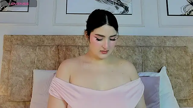 zoe moon   online show from April 15, 11:44 am