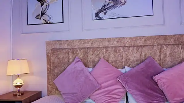 zoe moon   online show from June 11, 12:02 pm
