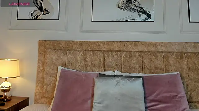 zoe moon   online show from April 24, 1:14 pm