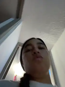 I Samanthaa online show from April 21, 1:42 am