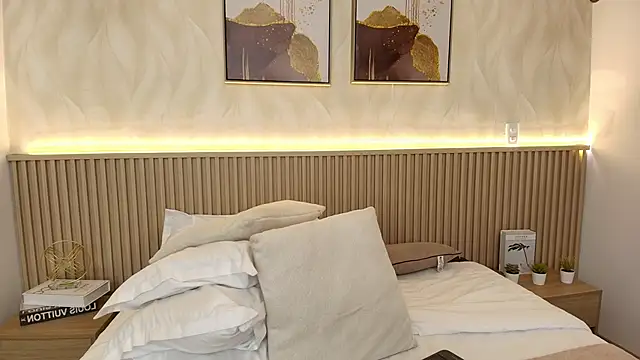 BellaMillers online show from April 21, 1:42 am