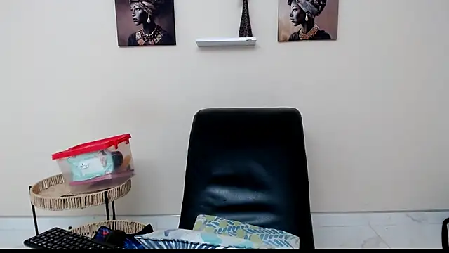 skinnysexy18 online show from April 21, 1:31 am