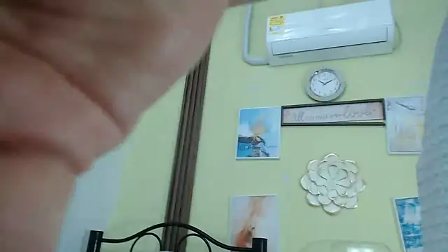 skinnysexy18 online show from June 8, 6:52 pm