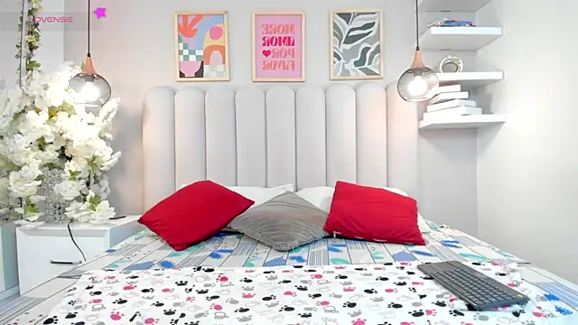 Mia Bailey  online show from April 22, 3:14 am