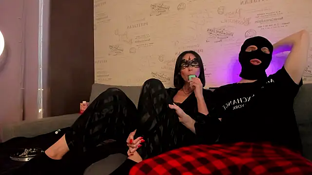 weloves33x online show from March 11, 8:18 am