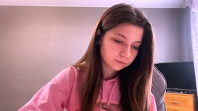 LunnaBliss online show from April 28, 1:48 pm