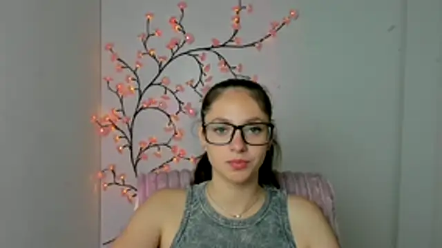 KissMeJulia online show from June 16, 11:11 am