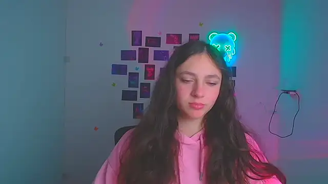 KissMeJulia online show from April 23, 5:37 am