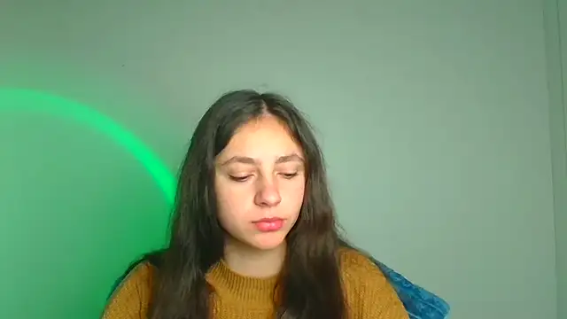 KissMeJulia online show from April 24, 5:43 am