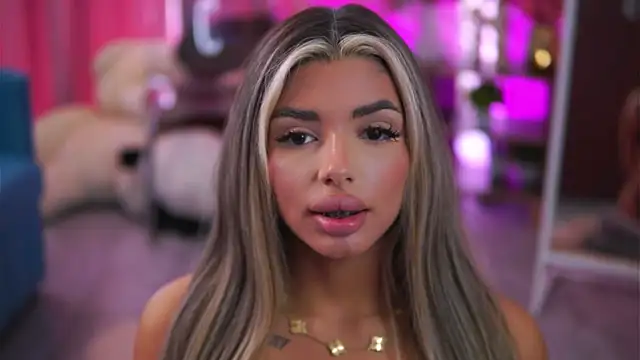 CrisstyBlair online show from April 27, 11:40 am