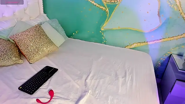 milkavelvett online show from April 20, 2:31 pm