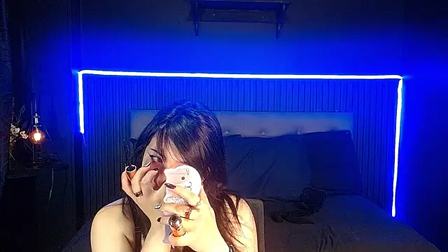 CHERRY DARCK online show from April 21, 2:02 pm