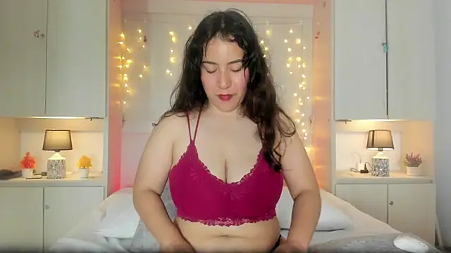 ElaRey  online show from April 25, 1:41 pm