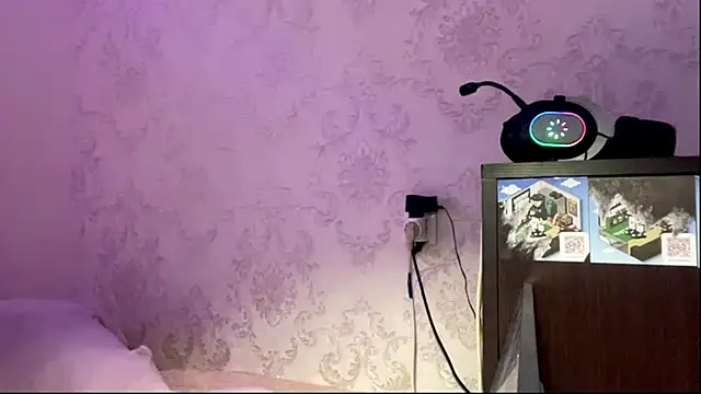 aera elese online show from April 27, 11:40 am