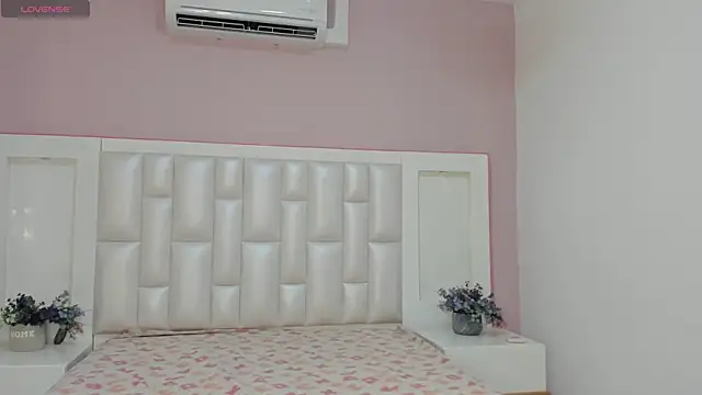 Liia Collins online show from April 9, 5:40 pm