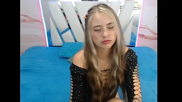 KarolMadison21 online show from March 12, 2:20 pm