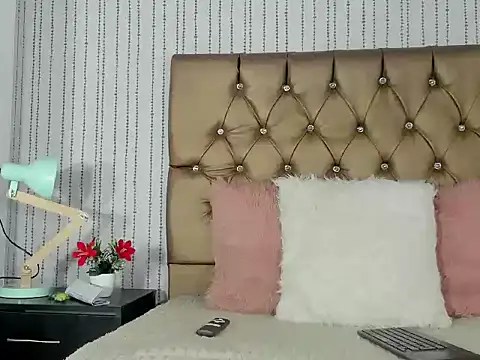 hanna luciana online show from April 21, 3:52 pm