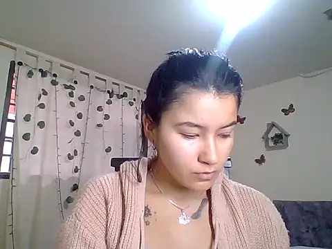 Miiia a online show from April 25, 3:09 pm