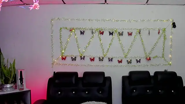 aria-voss online show from April 10, 7:20 pm