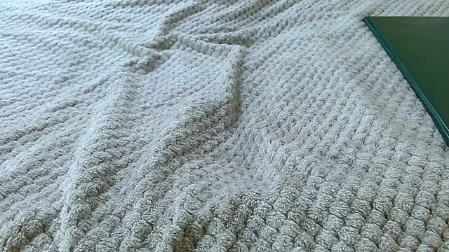 valkahot20 online show from April 25, 1:41 pm