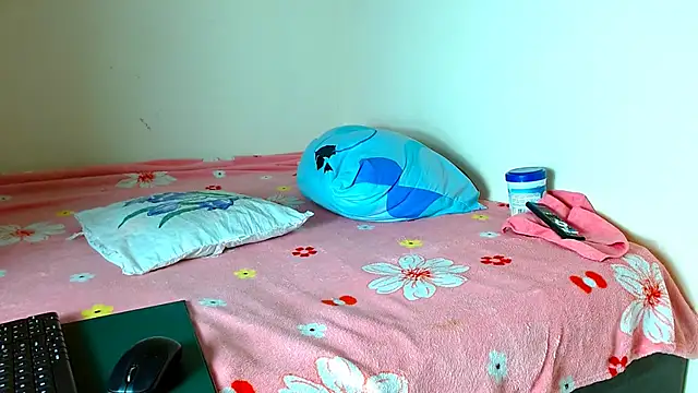 valkahot20 online show from April 22, 9:06 am