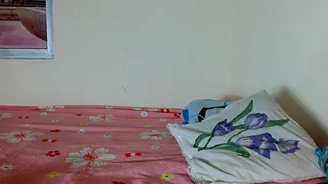 valkahot20 online show from April 24, 9:01 am