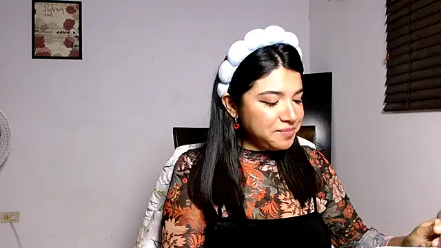 MiaDiamontLatin online show from April 22, 3:14 am