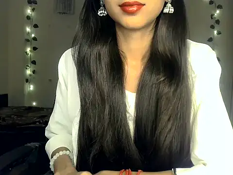 SIKSHA SINGH online show from April 24, 8:44 pm