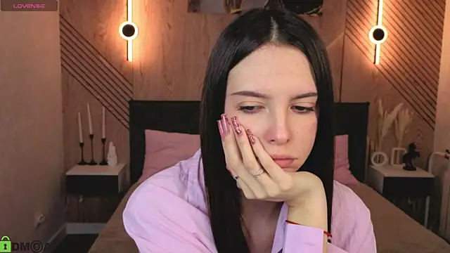 elise robbie online show from April 22, 1:02 am