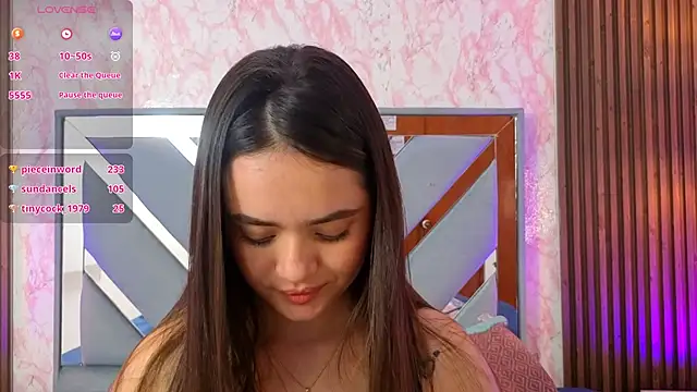 LittleeSara18 online show from April 25, 1:41 pm