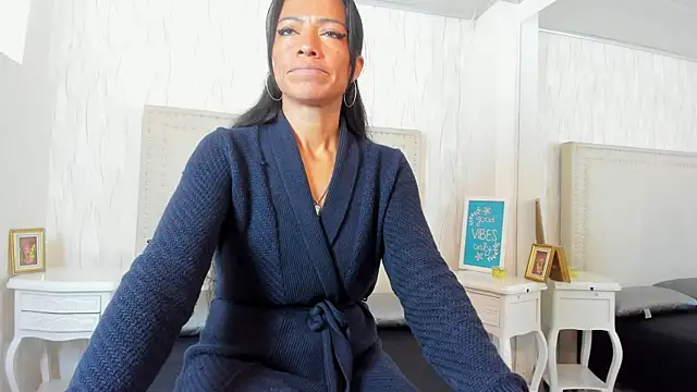 FernandaAvilax online show from April 25, 7:00 pm