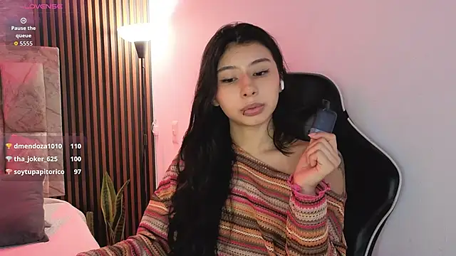 chloe bluee  online show from April 13, 1:23 pm